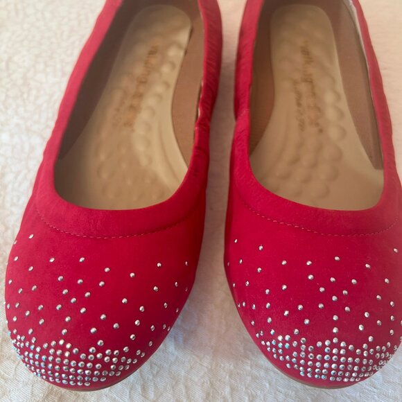 LIKE NEW WALKING CRADLES Women's Red Suede Flats with Sparkles Size 7WW - Picture 3 of 9